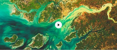 Imagen de vídeo fija de islas y agua desde arriba con un botón de reproducción de vídeo